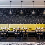 Novotel 17 מלון 4*
