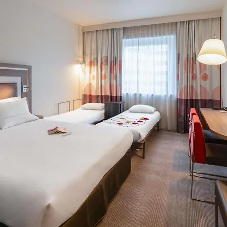 Отель Novotel 17 4*